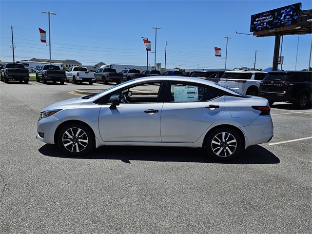2025 Nissan Versa 1.6 S photo 4