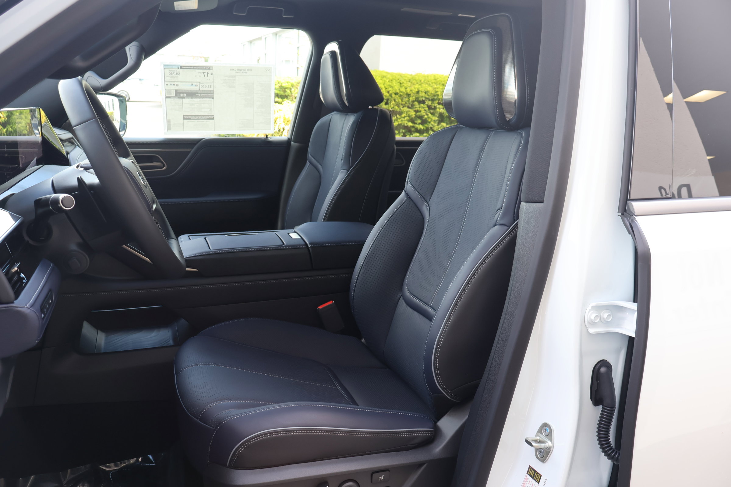 2026 Infiniti QX80 Sensory photo 12