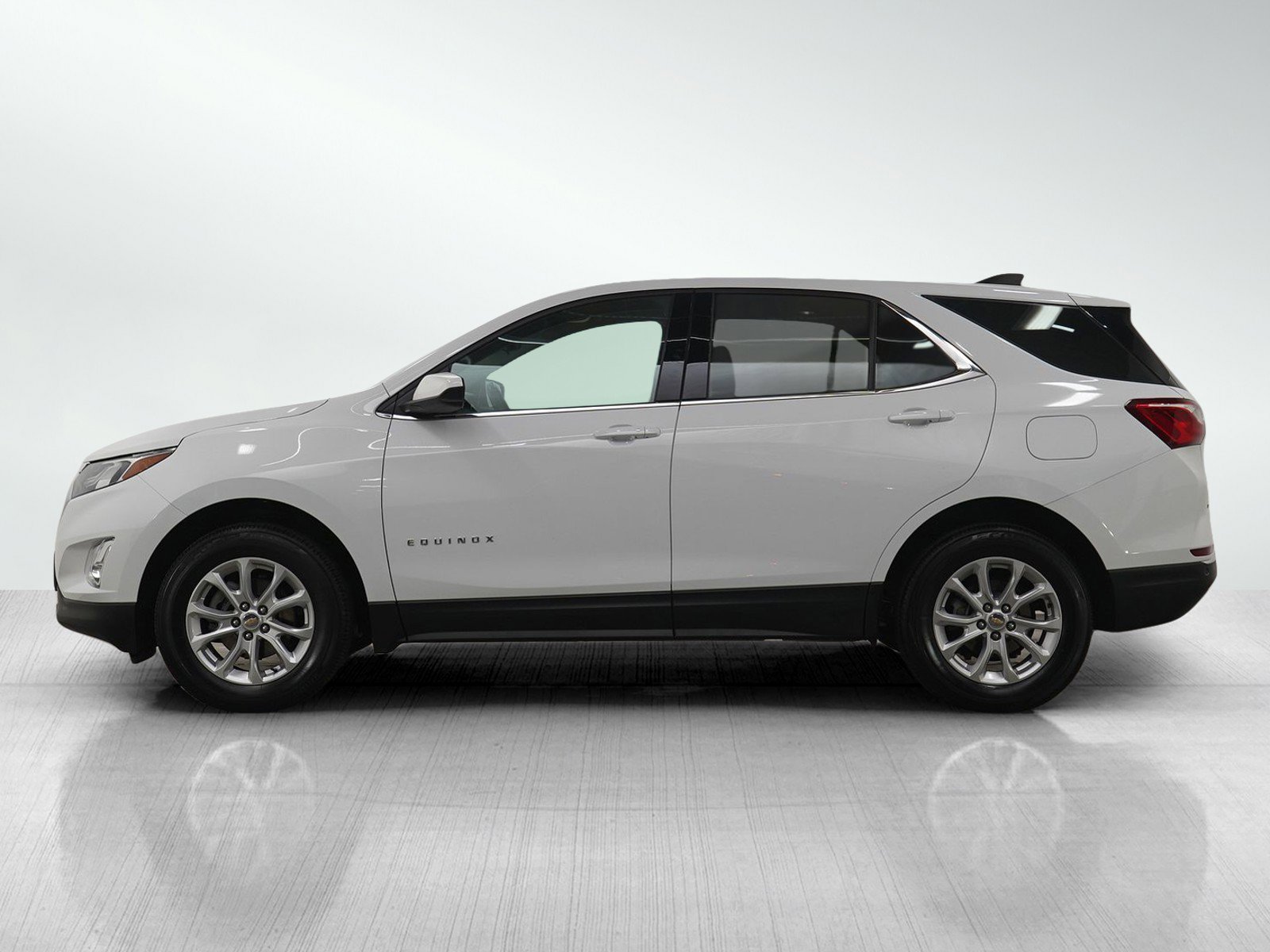 Used 2020 Chevrolet Equinox LT with VIN 2GNAXUEV5L6175570 for sale in White Bear Lake, Minnesota