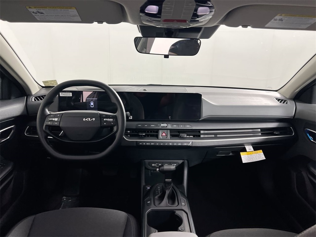 2025 Kia K4 LX photo 28