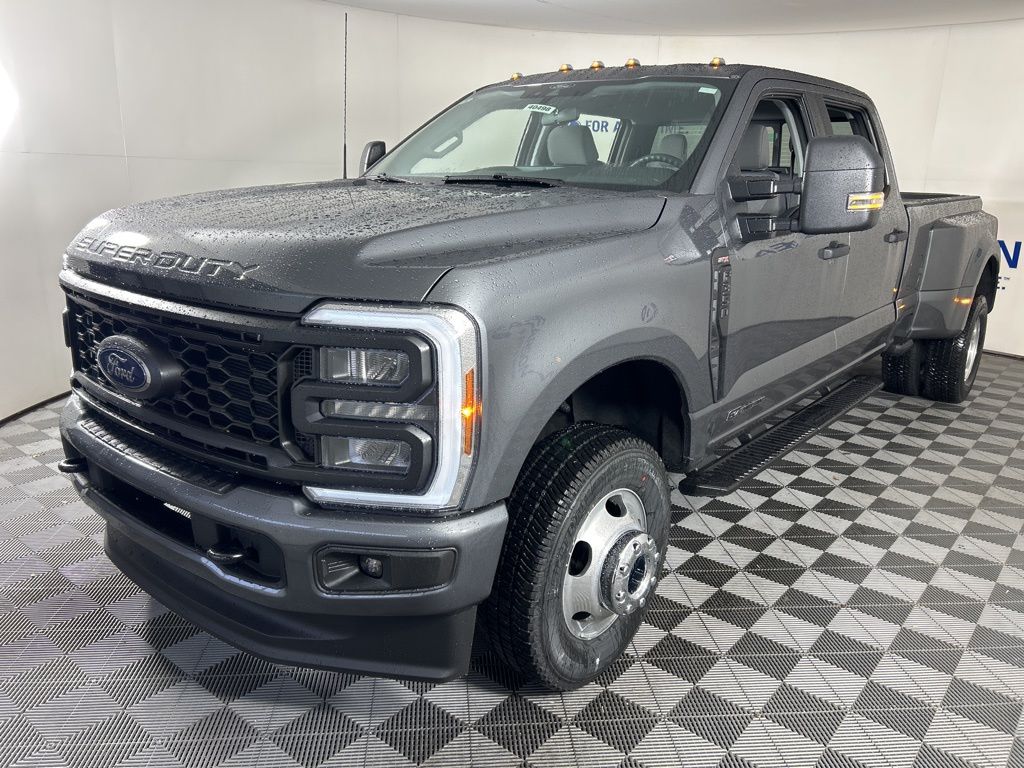 2026 Ford F-350 Super Duty XL's photo