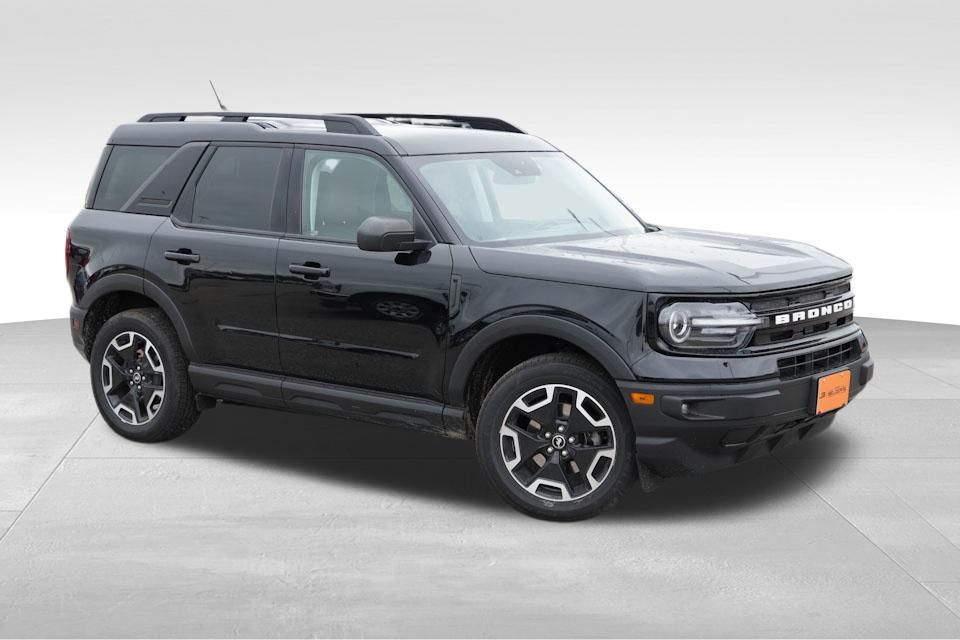 2021 Ford Bronco Sport Outer Banks photo 2
