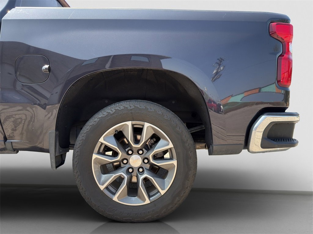2022 Chevrolet Silverado LT photo 11