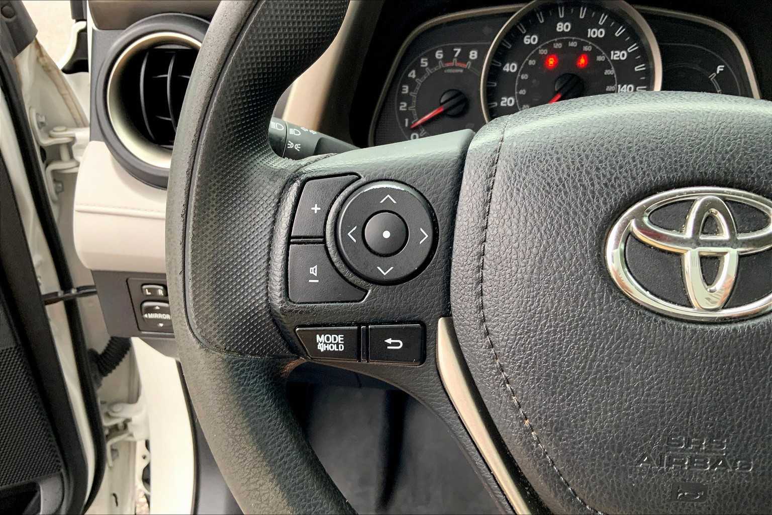 2015 Toyota RAV4 LE photo 21