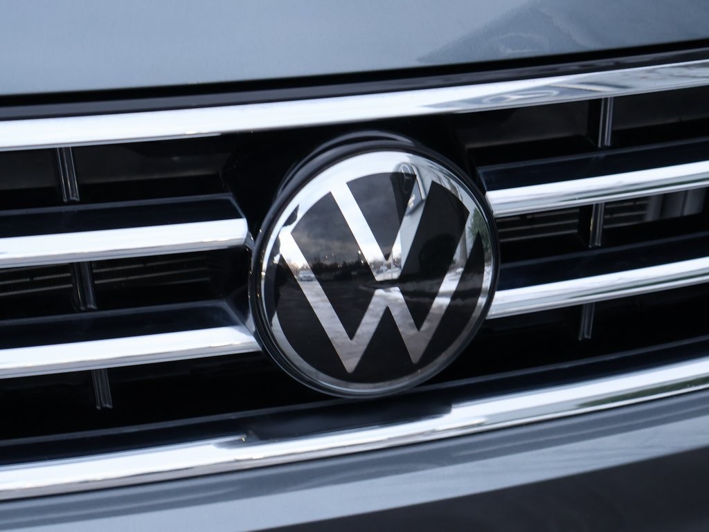 Used 2024 Volkswagen Tiguan SE with VIN 3VV2B7AX1RM001144 for sale in Kansas City