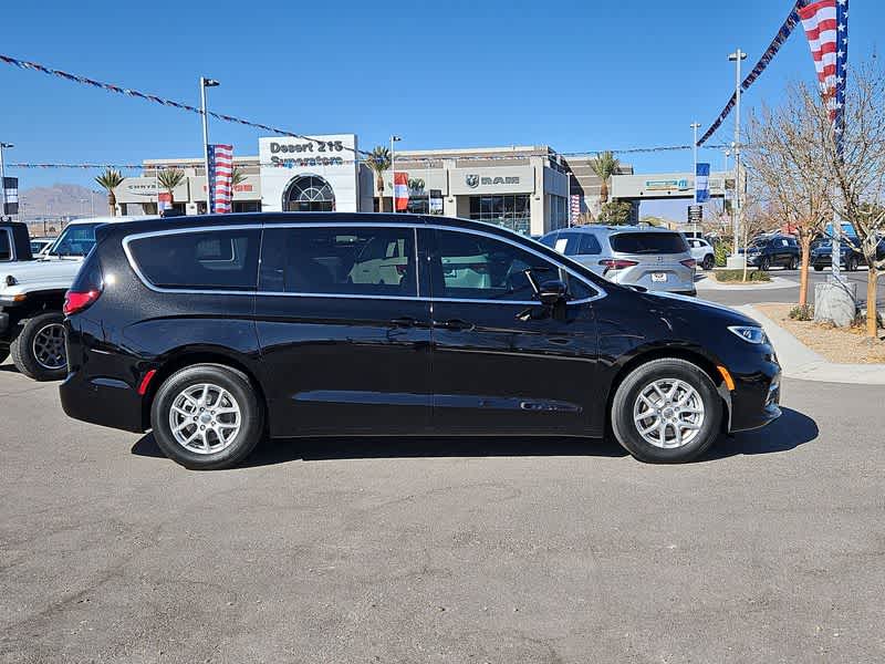 2025 Chrysler Pacifica photo 9