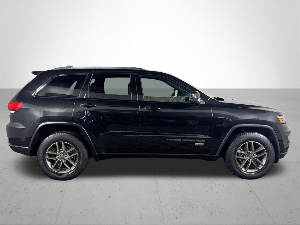 2016 Jeep Grand Cherokee Anniversary Edition photo 4