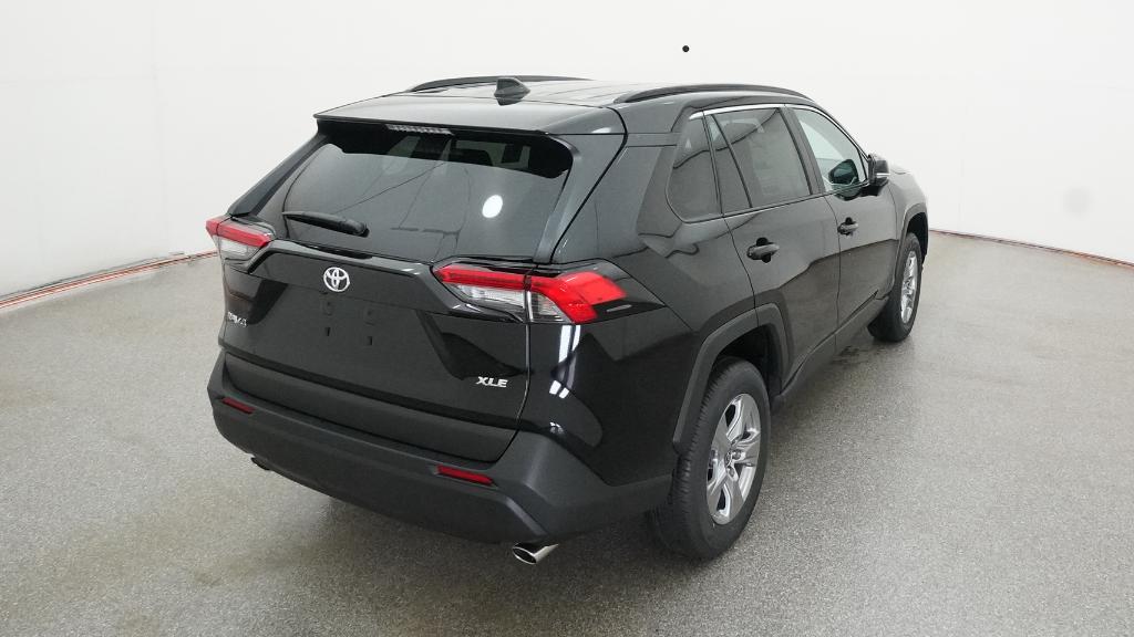 2025 Toyota RAV4 XLE photo 17