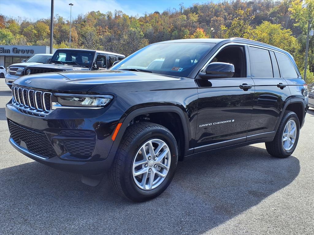 2025 Jeep Grand Cherokee Laredo photo 2
