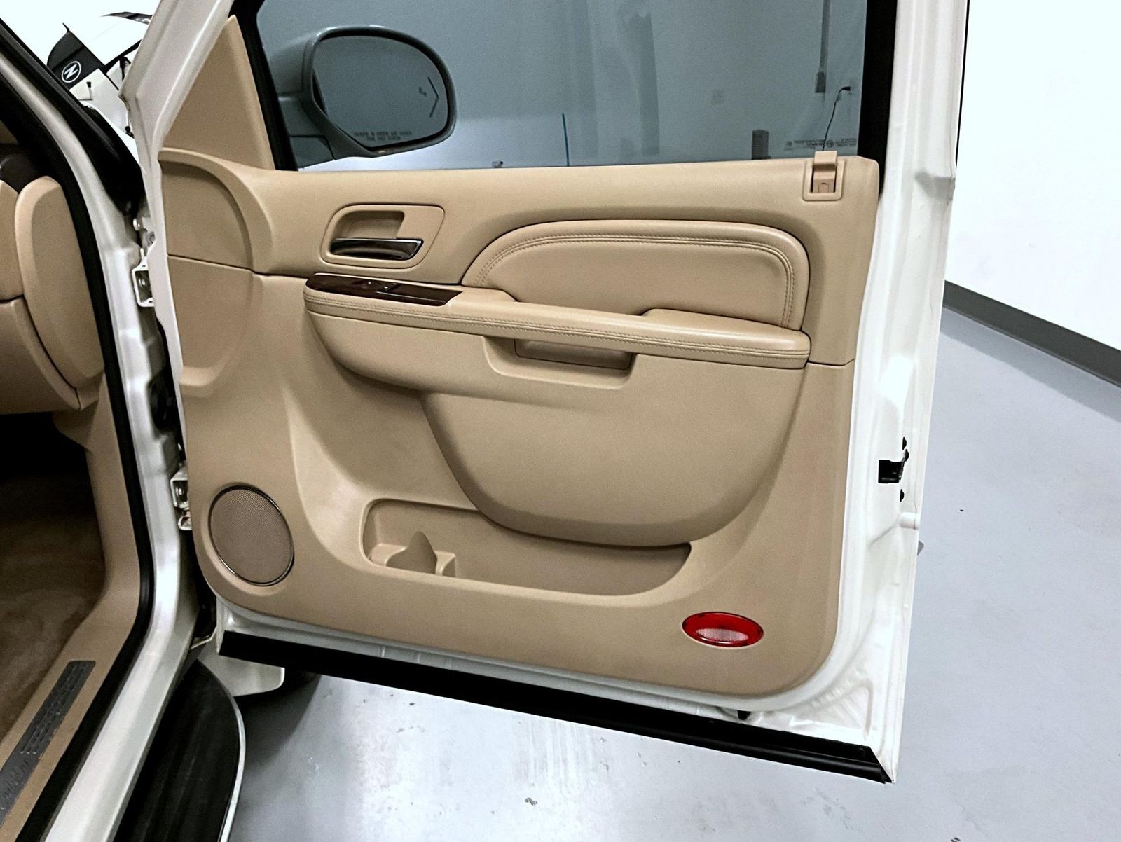 2011 Cadillac Escalade ESV Luxury photo 16