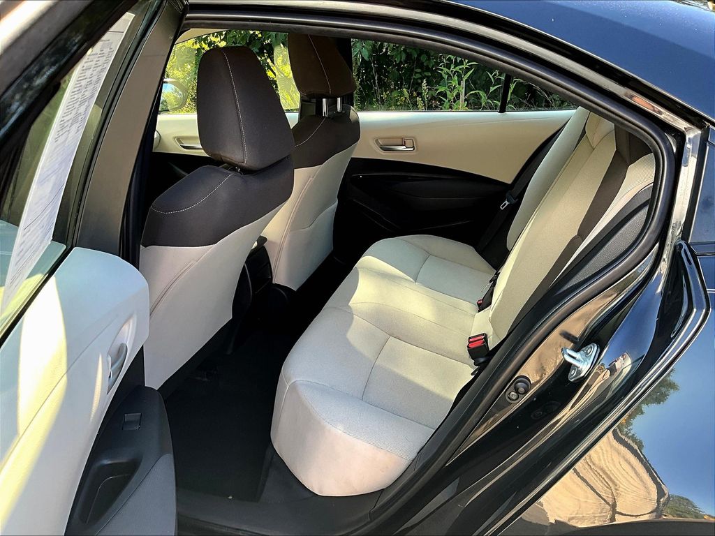 2021 Toyota Corolla LE photo 22