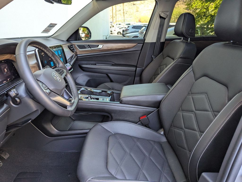 2024 Volkswagen Atlas SE Technology photo 14