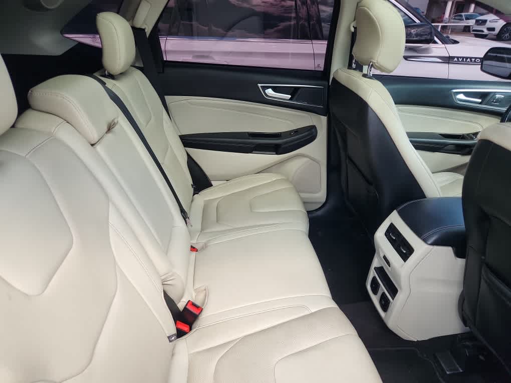 2019 Ford Edge Titanium photo 4