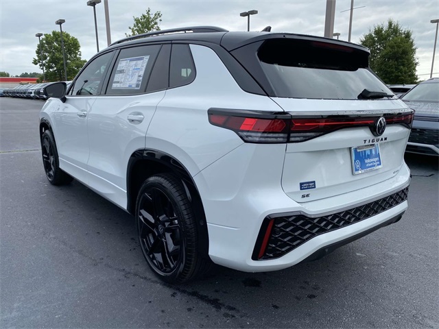 2025 Volkswagen Tiguan SE R-Line Black photo 4