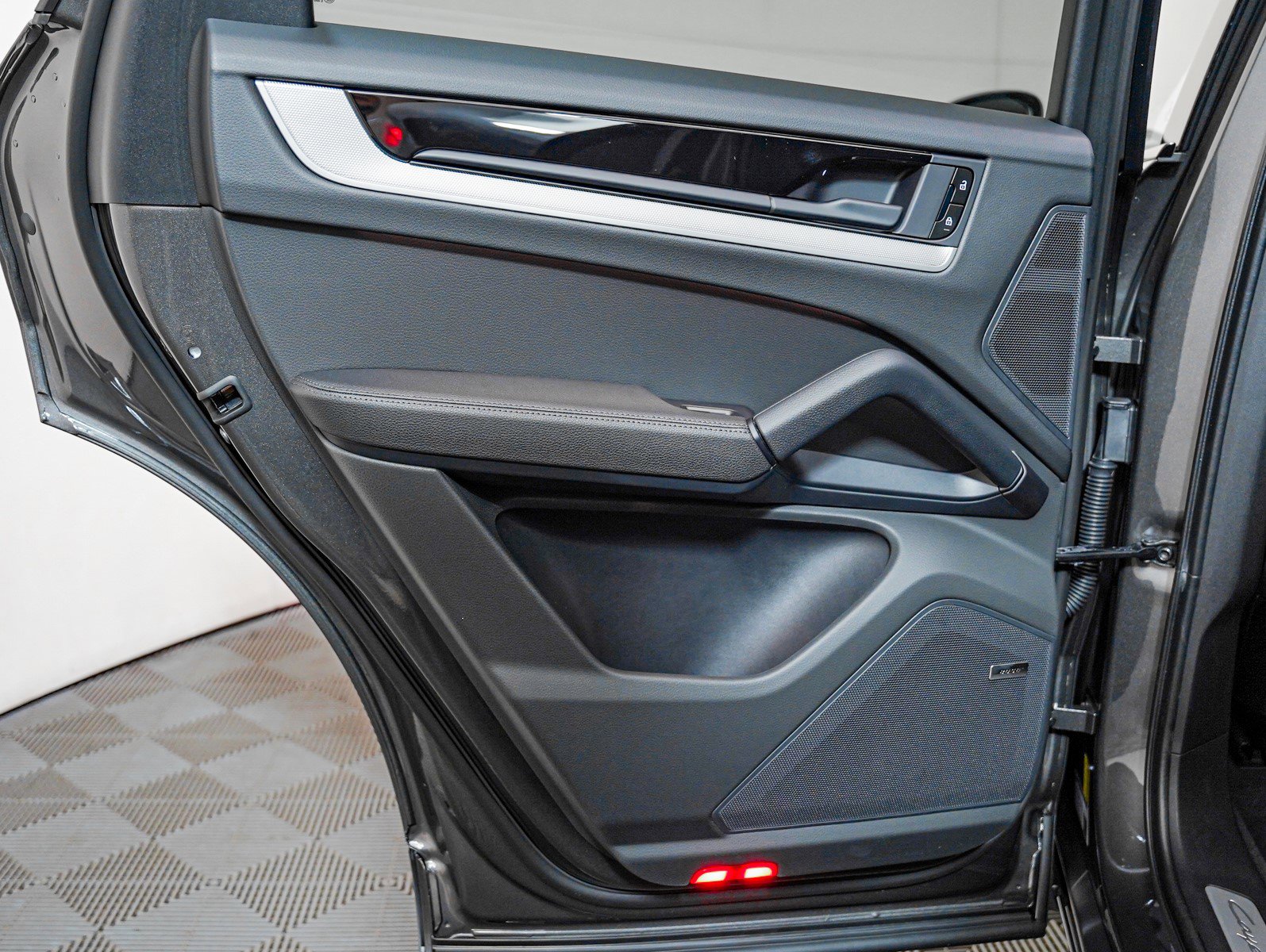 2025 Porsche Cayenne Coupe photo 23