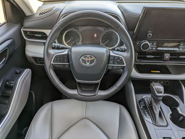 2023 Toyota Highlander L photo 11