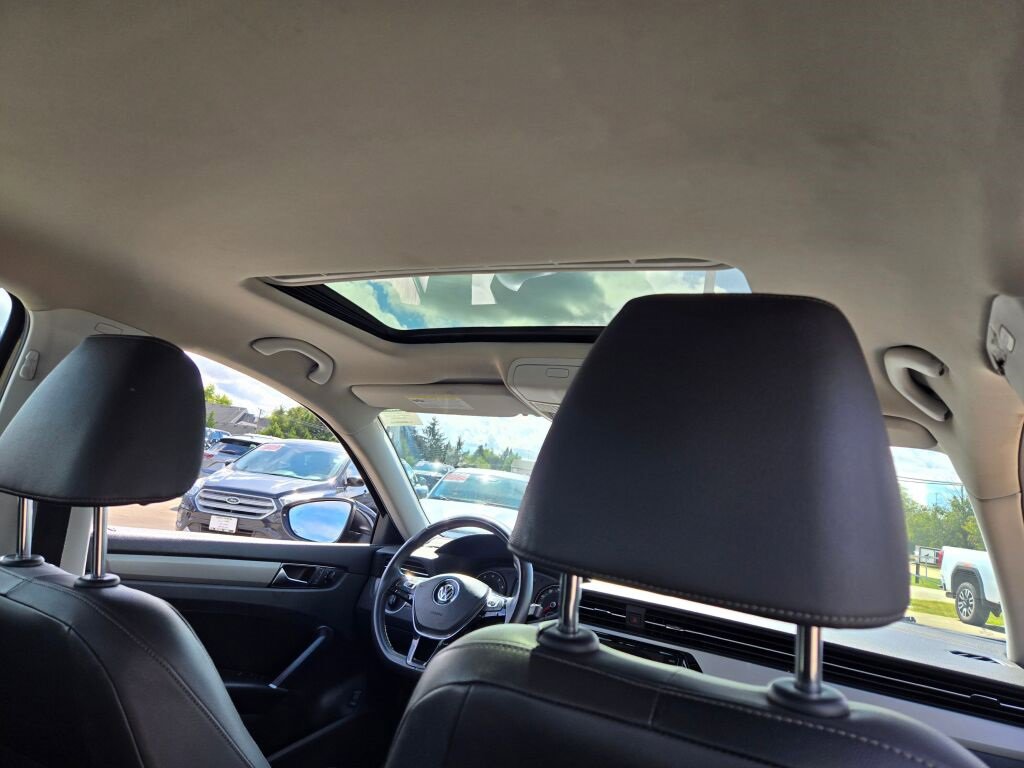 2021 Volkswagen Passat 2.0T SE photo 8