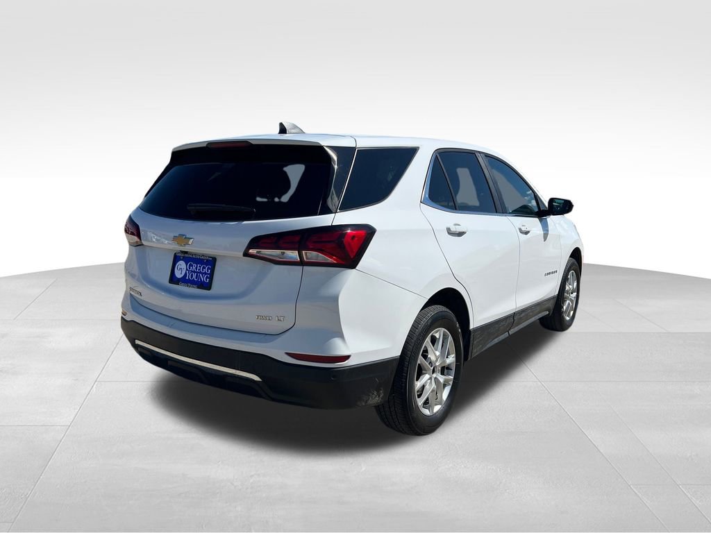 2024 Chevrolet Equinox LT photo 2