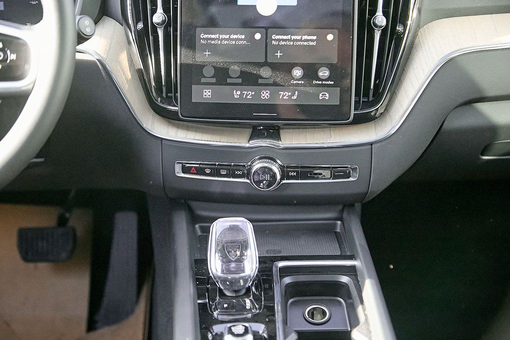 2026 VOLVO XC60 - Image 27