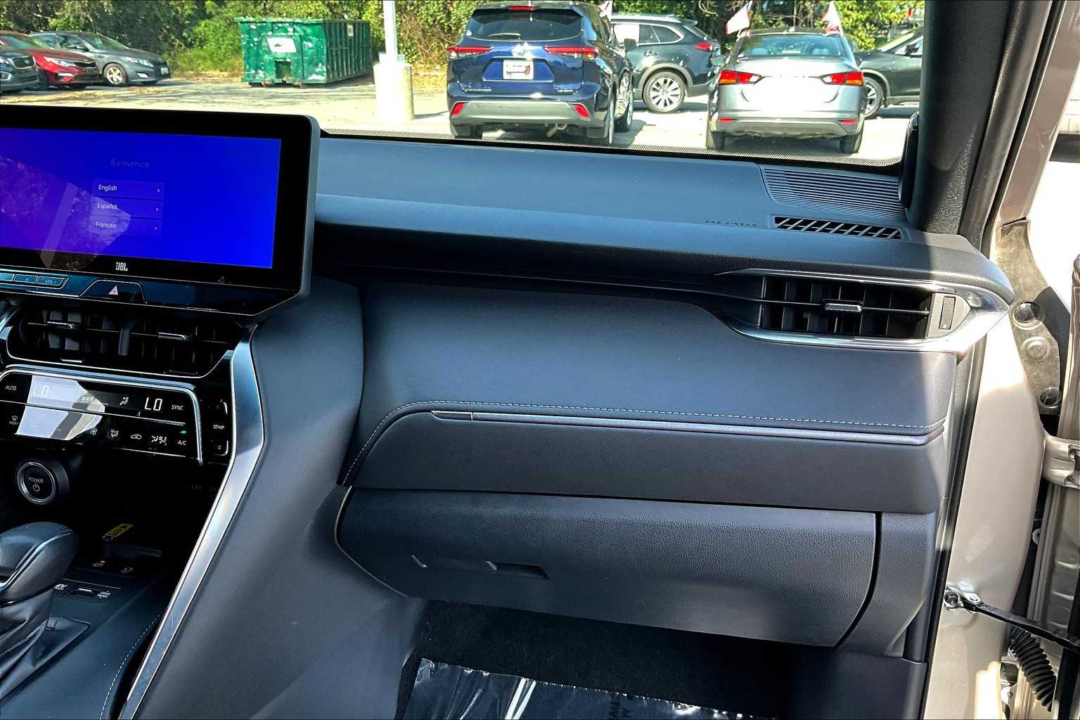 2023 Toyota Venza Limited photo 8