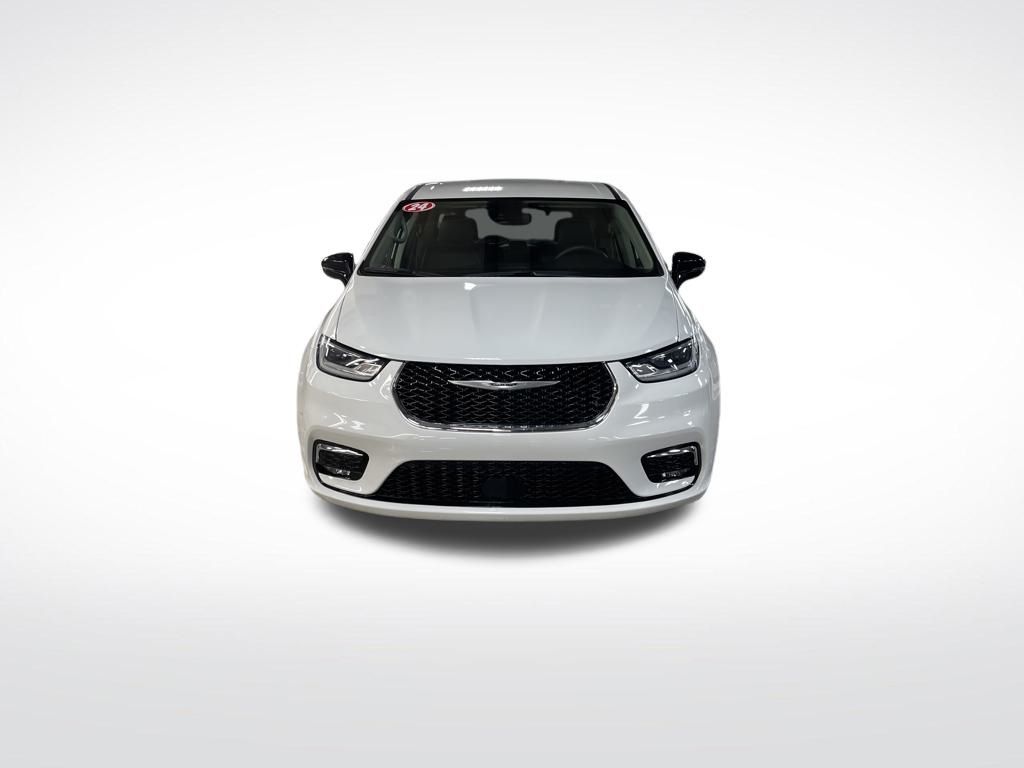 2024 Chrysler Pacifica Touring L photo 4