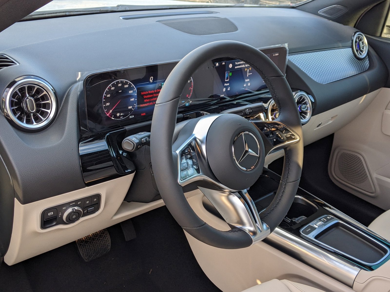 2025 Mercedes Benz GLA 250 4MATIC photo 3