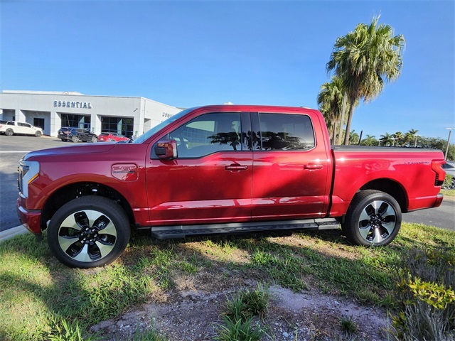 2022 Ford F-150 Lightning Platinum photo 2