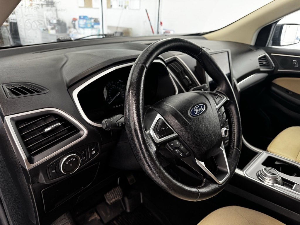 2021 Ford Edge SEL photo 10