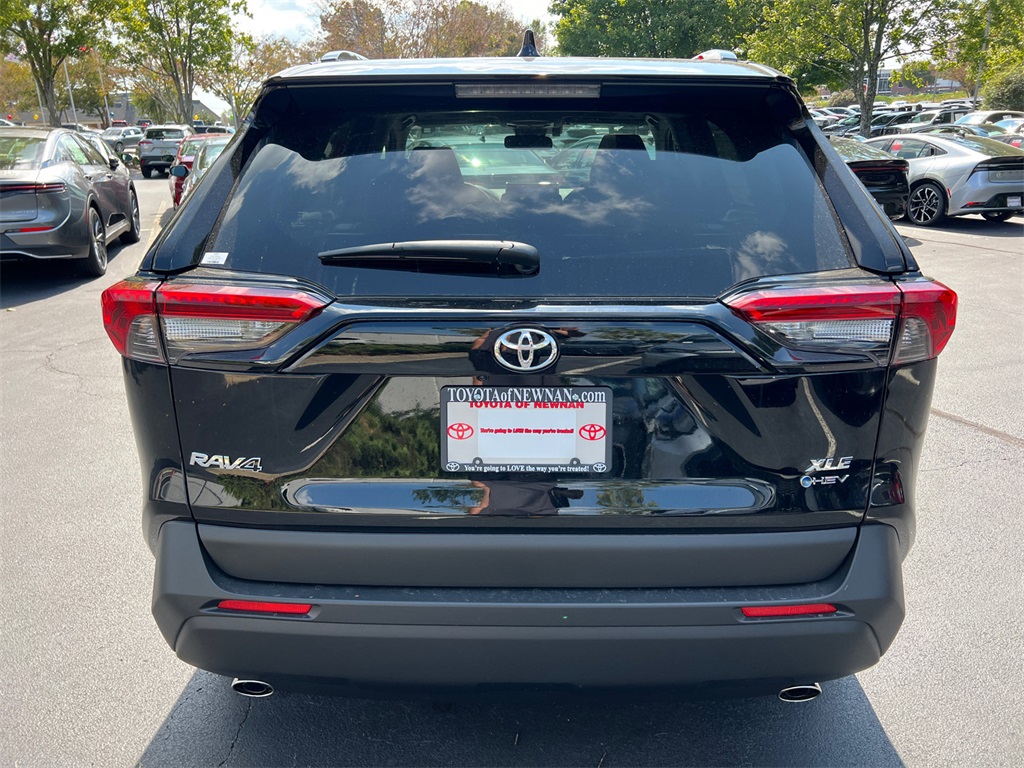 2025 Toyota RAV4 Hybrid XLE photo 4