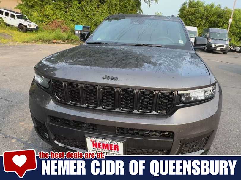 2025 Jeep Grand Cherokee Altitude photo 3