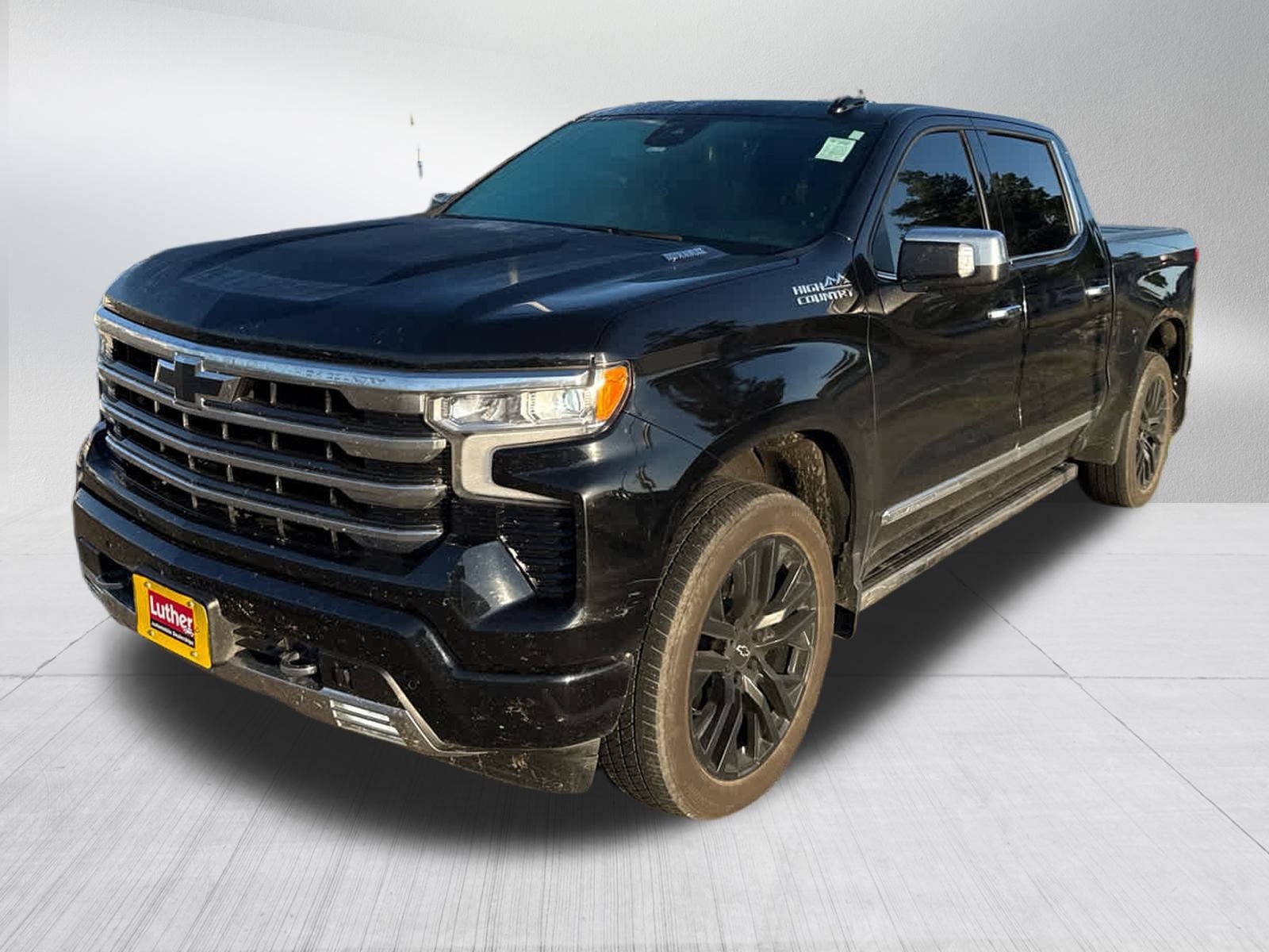 2023 Chevrolet Silverado 1500 High Country photo 3