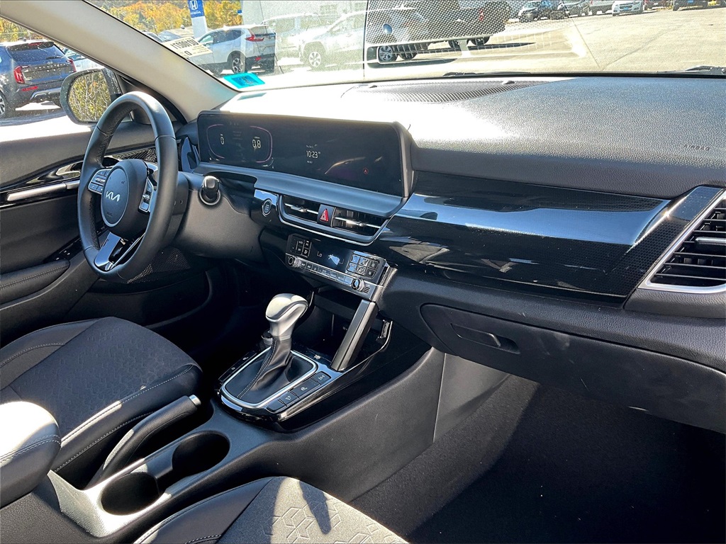 2025 Kia Seltos S photo 13