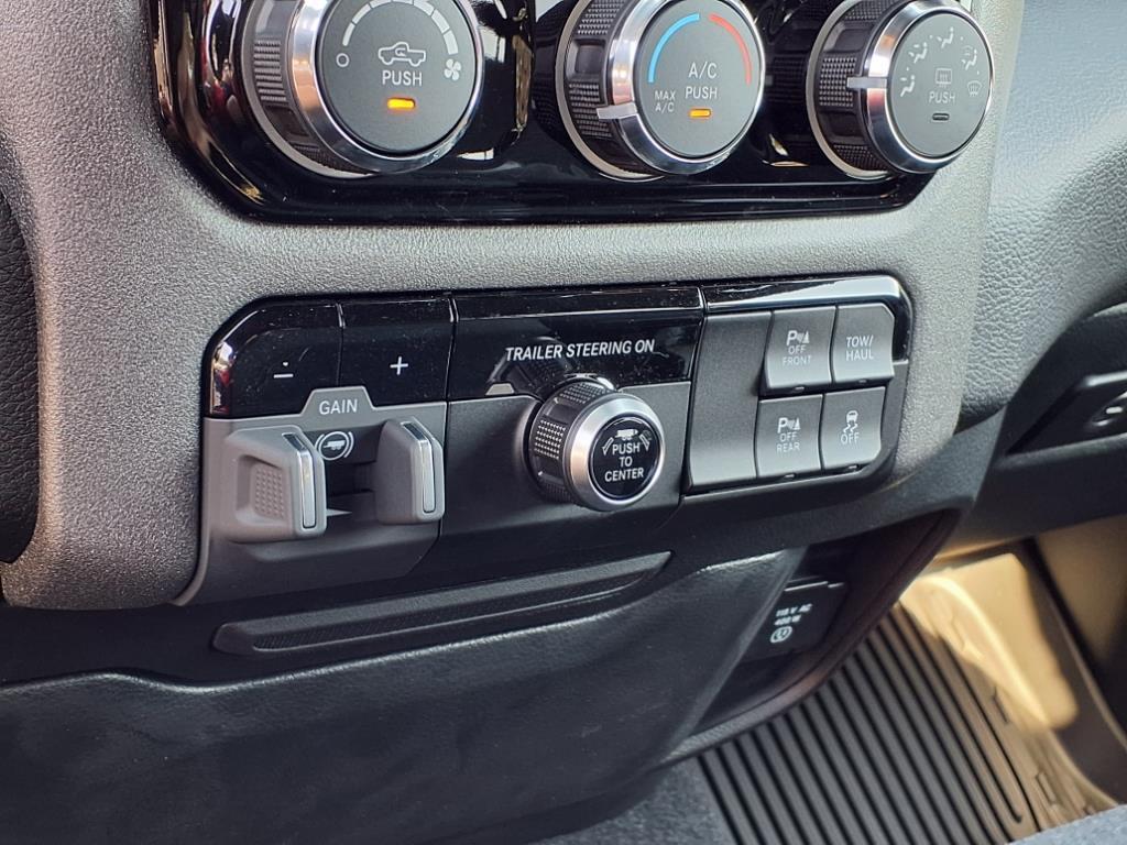 2025 Ram 1500 Warlock photo 11