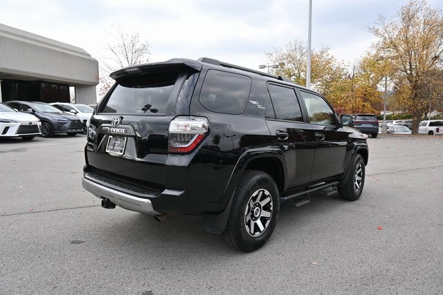 2020 Toyota 4Runner Premium TRD Off-Road photo 3