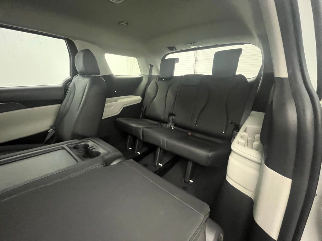2024 Kia Carnival LX photo 29