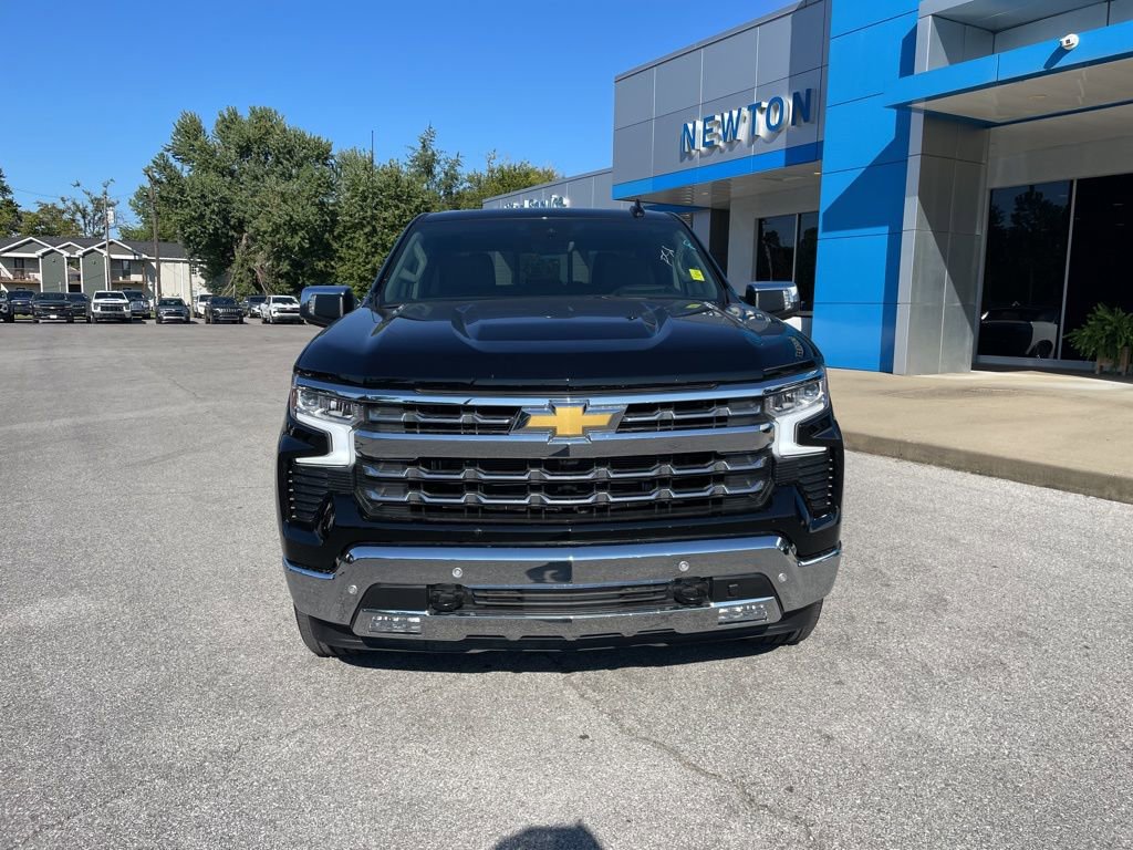 2025 Chevrolet Silverado 1500 LTZ photo 3