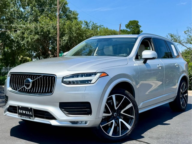 2022 Volvo XC90 Momentum