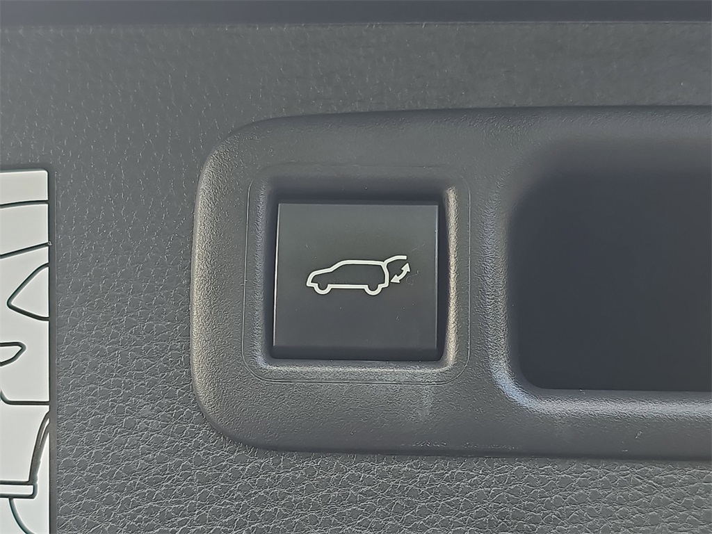 2024 Toyota Highlander XLE photo 13