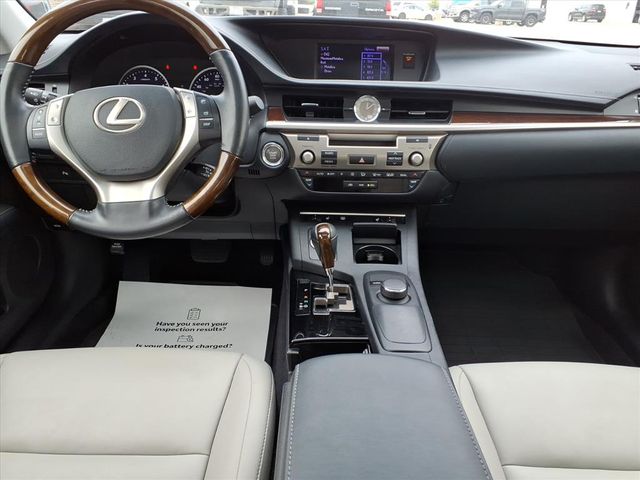 2013 Lexus ES 350 photo 12