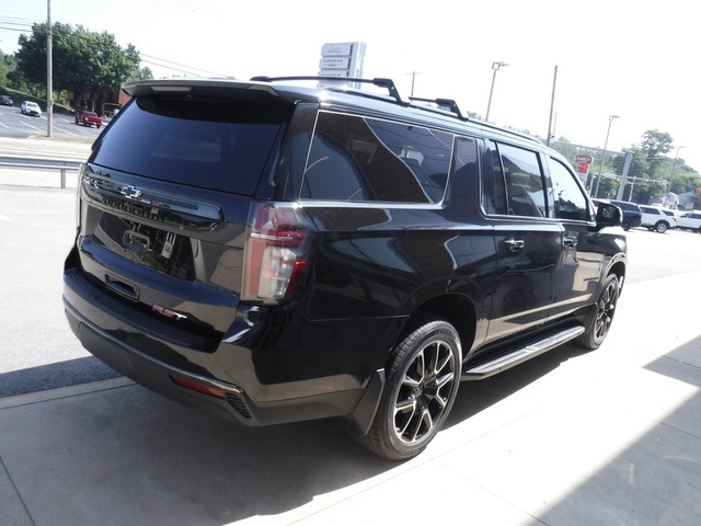 2022 Chevrolet Suburban RST photo 7