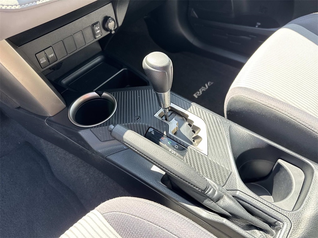 2015 Toyota RAV4 XLE photo 23