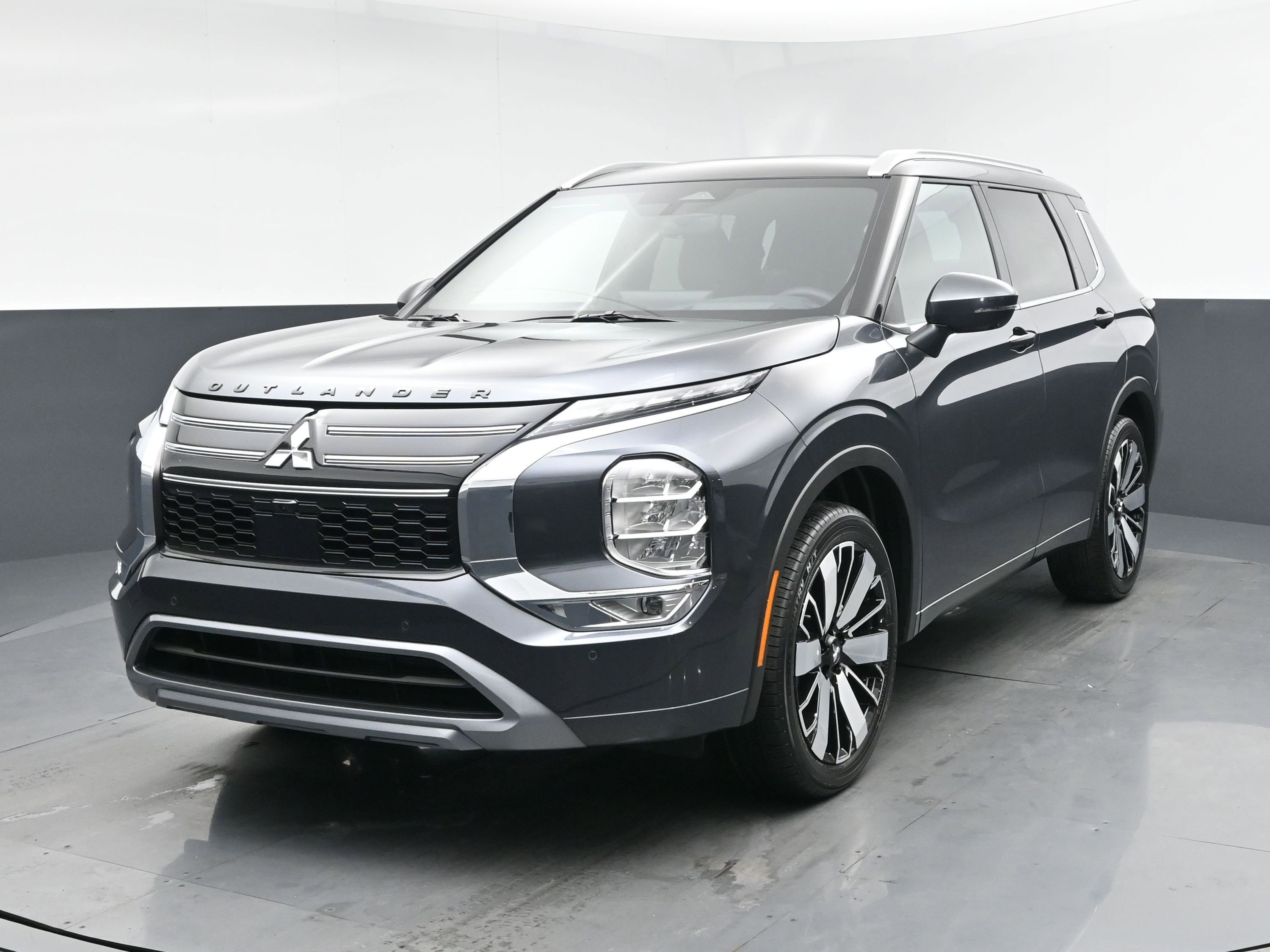 2025 Mitsubishi Outlander SEL's photo