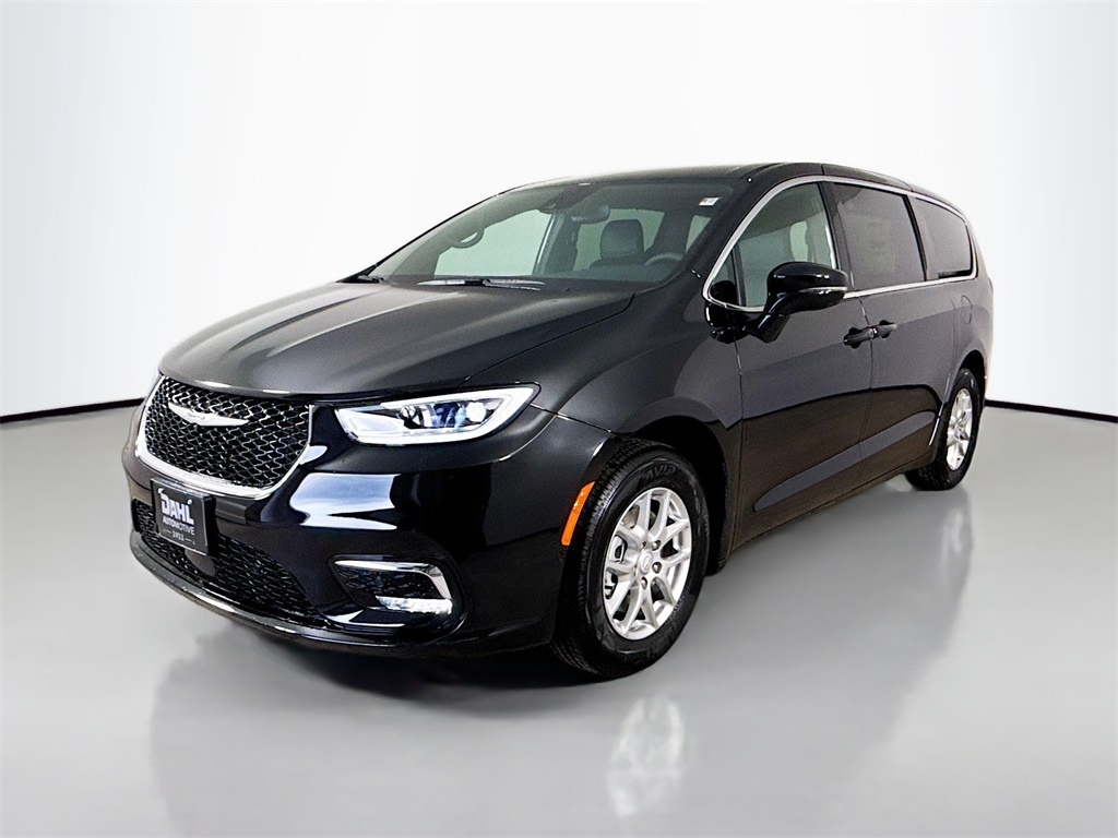 2026 Chrysler Pacifica photo 3