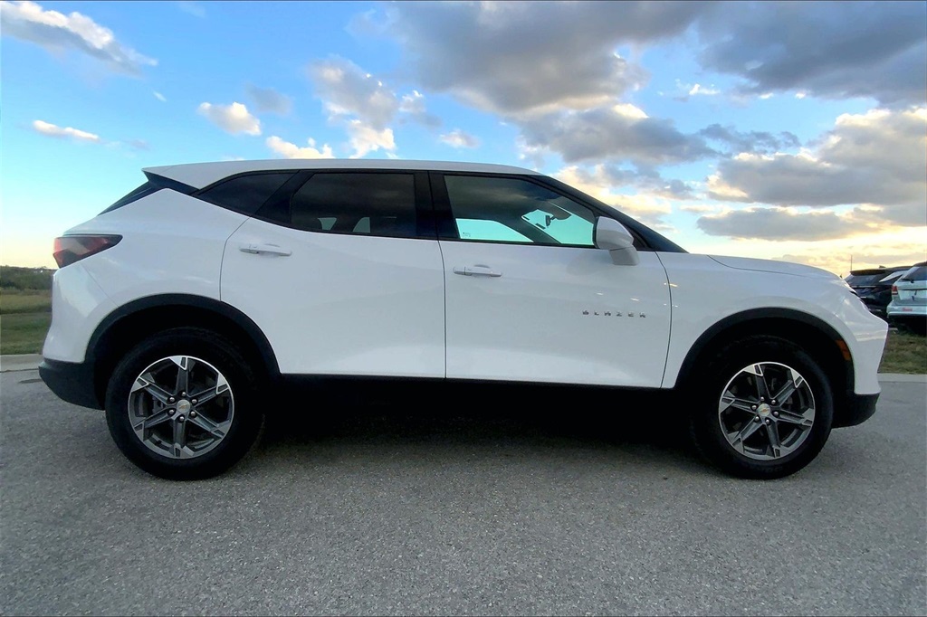 2023 Chevrolet Blazer 2LT photo 4