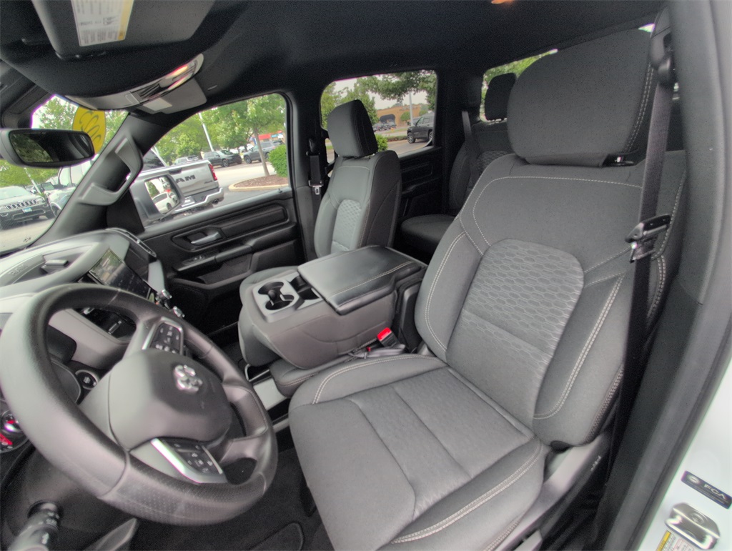 2025 Ram 1500 Tradesman photo 2