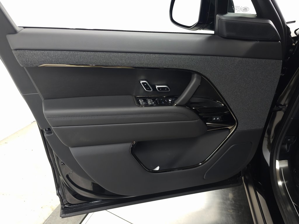 2025 LAND ROVER RANGE ROVER SPORT - Image 11