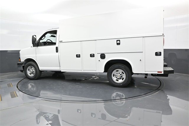 2025 Chevrolet Express Cutaway 3500 photo 4