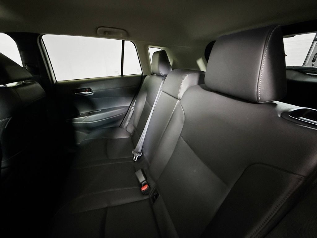 2023 Toyota Corolla Cross XLE photo 22