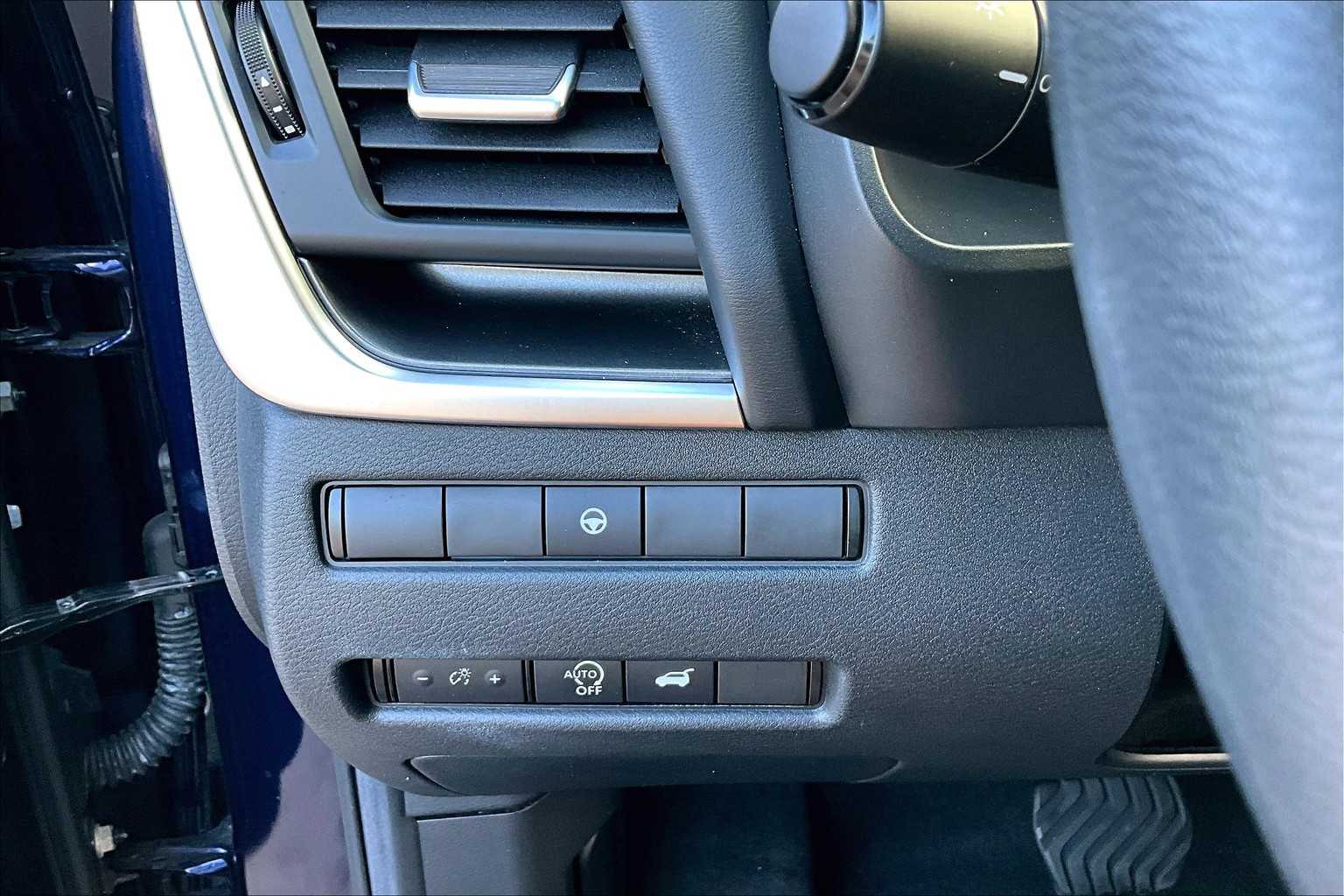 2024 Nissan Rogue SV photo 31