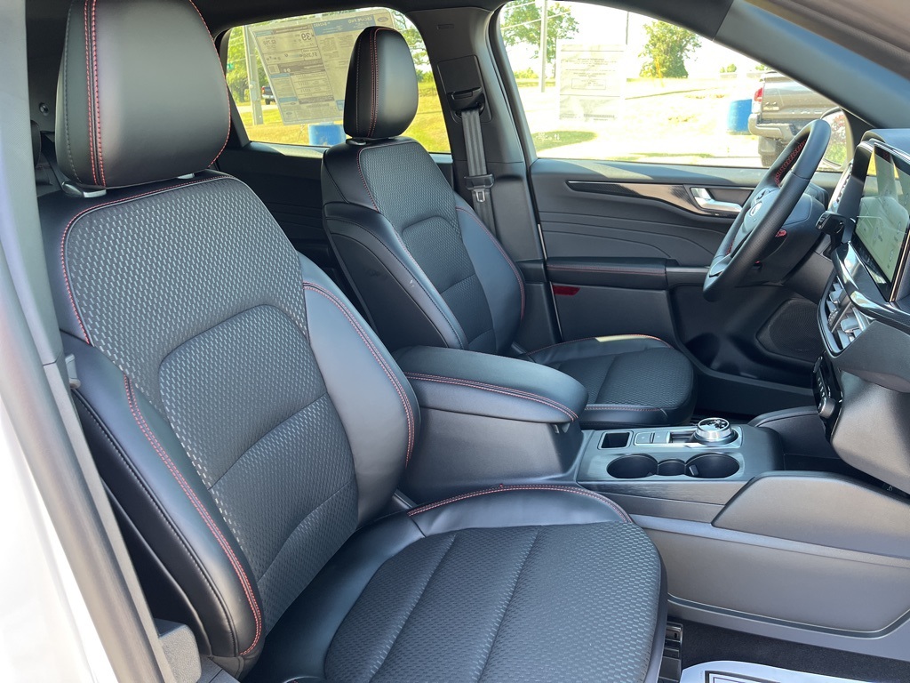 2025 Ford Escape ST-Line photo 15